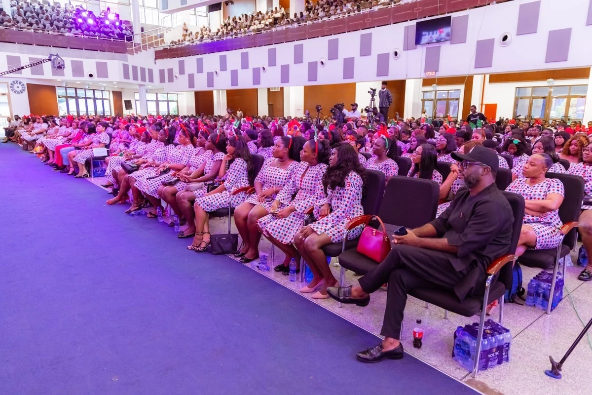 Bills Microcredit — Seated Staff